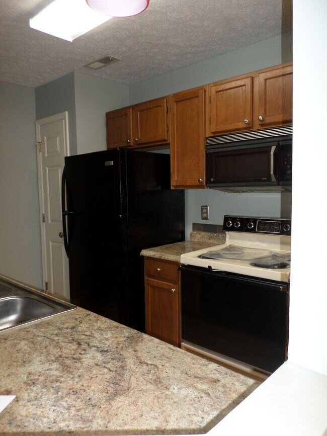 Building Photo - 2 Bedroom 2 bath Condo