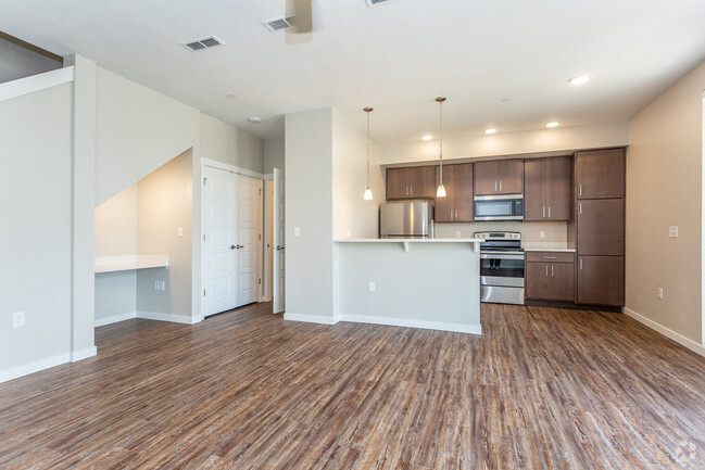 Great Room - ENCLAVE TOWNHOMES