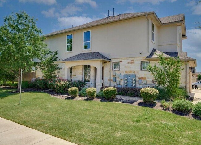 Foto del edificio - 13400 Briarwick Dr