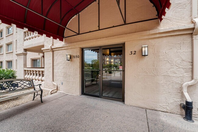 Foto del edificio - 7850 E Camelback Rd