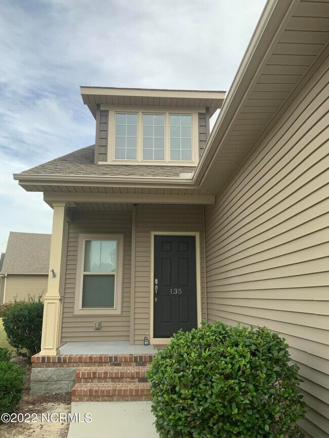 Building Photo - 135 Cypress Cir