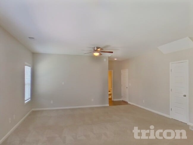 Building Photo - 215 Waters Edge Pkwy