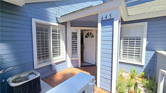 Building Photo - 645 Alder Ln