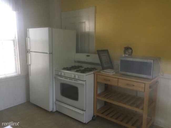 Building Photo - 2 br, 1 bath  - 125 Summer St