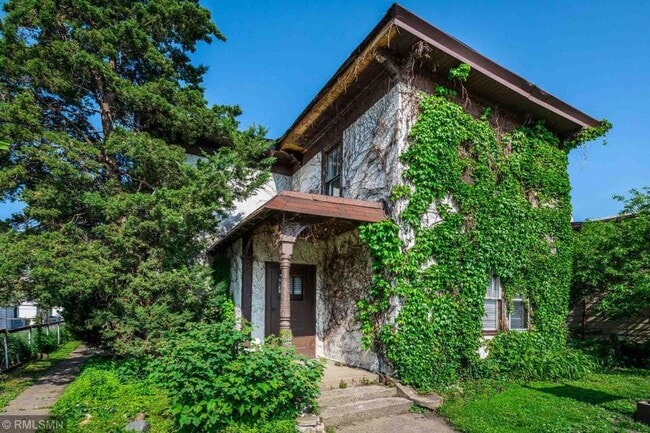 Frente de la casa - 618 Adams Street NE