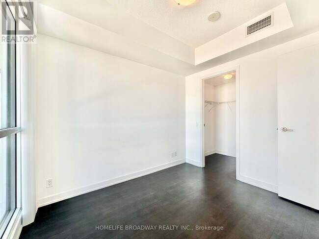 Photo du bâtiment - 2200-2200 Lake Shore Blvd W