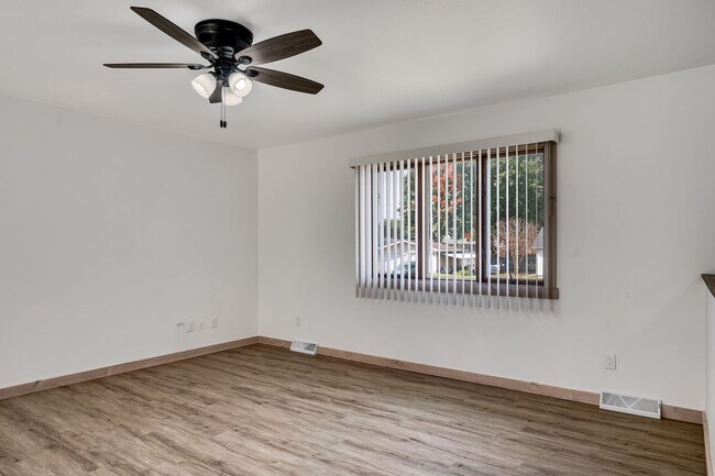 Foto del edificio - Cardinal Ave