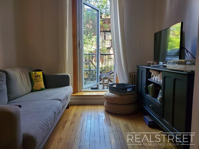 Foto del edificio - Stunning 2BR apartment with Private Terran...