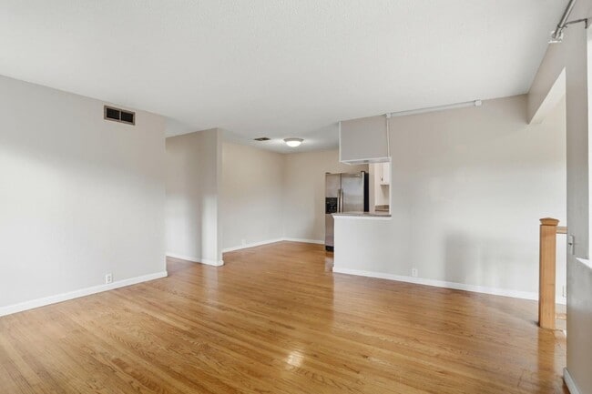 Building Photo - 1855 Forest Ct