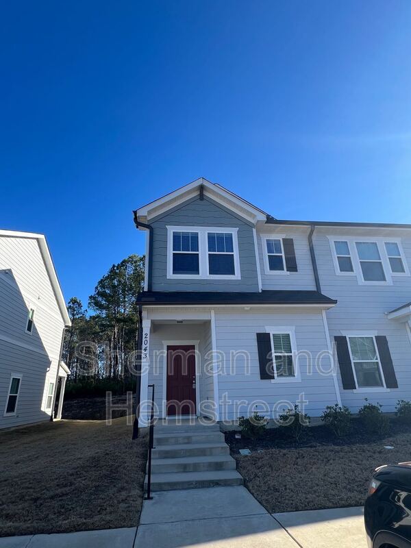 Building Photo - 2043 Lotus Dr