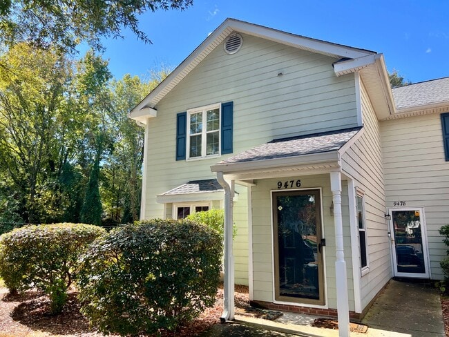 End Unit in Great Location! - End Unit in Great Location! Townhome