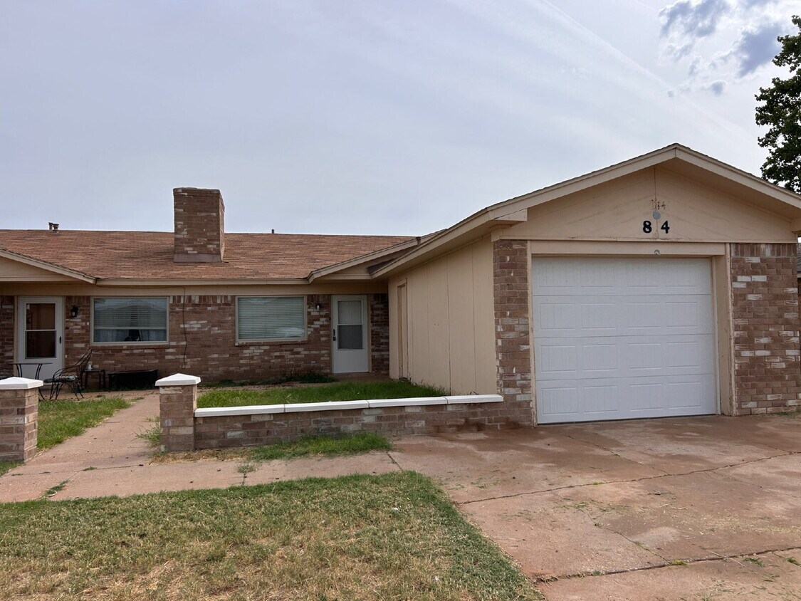 Foto principal - Updated 3/2/1 duplex in Northwest Lubbock.