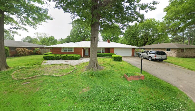 Primary Photo - 708 Henryetta St