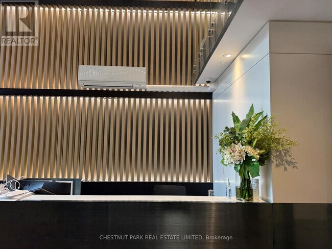 Photo du bâtiment - 357 King St W