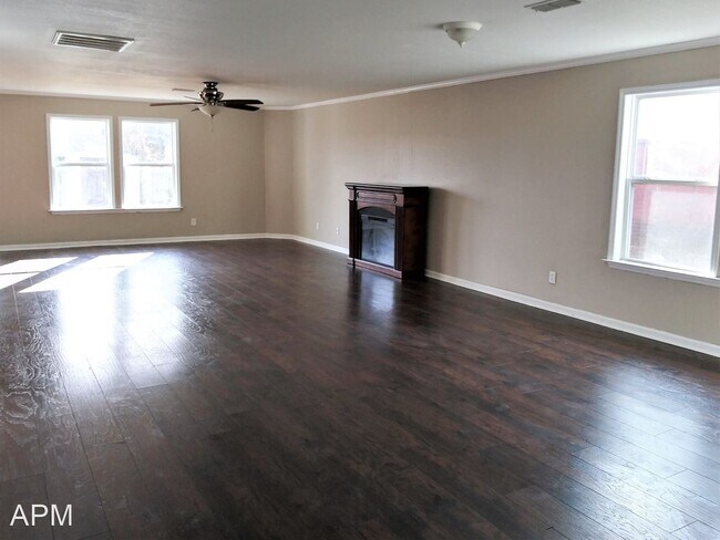 Foto del edificio - 4 br, 2.5 bath House - 209 Millbury Ct