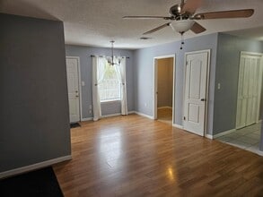 Building Photo - 310 Redwood Ave