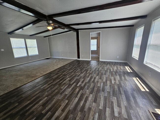 Foto del edificio - 2400 Oaklawn Blvd