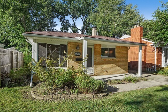 Foto del edificio - BEAUTIFUL 3 BED 1.5 BATH HOME  IN OAK PARK MI