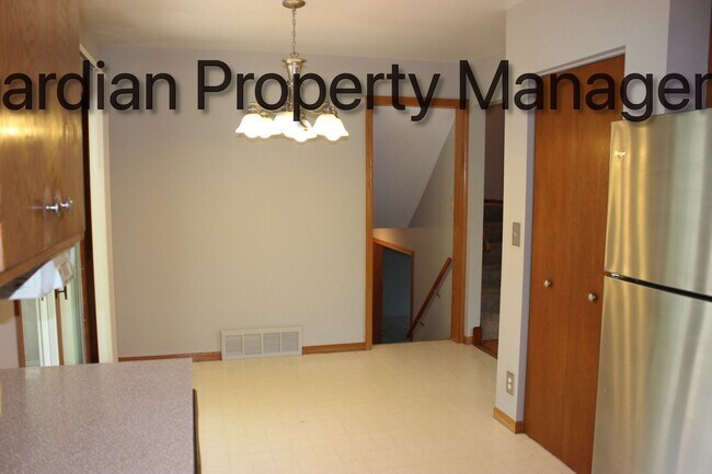 Building Photo - Rosemount Single Family Home, 1 Car Garage...