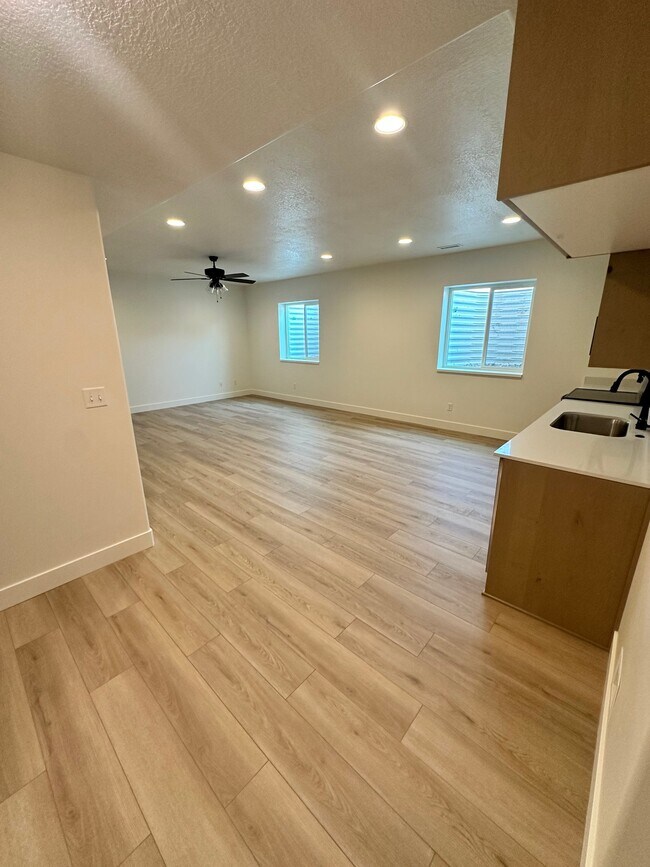 Building Photo - 274 N 975 W
