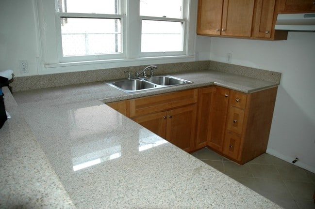 Building Photo - 3740 Maple Ave
