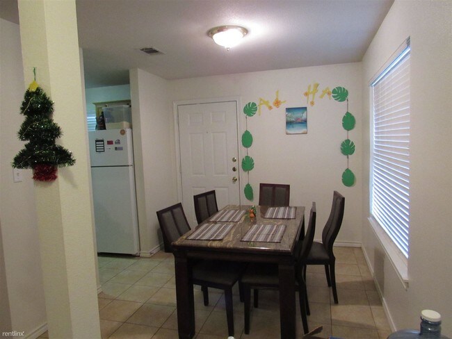 Building Photo - 3 br, 2 bath Duplex - 2026 Legacy Ln