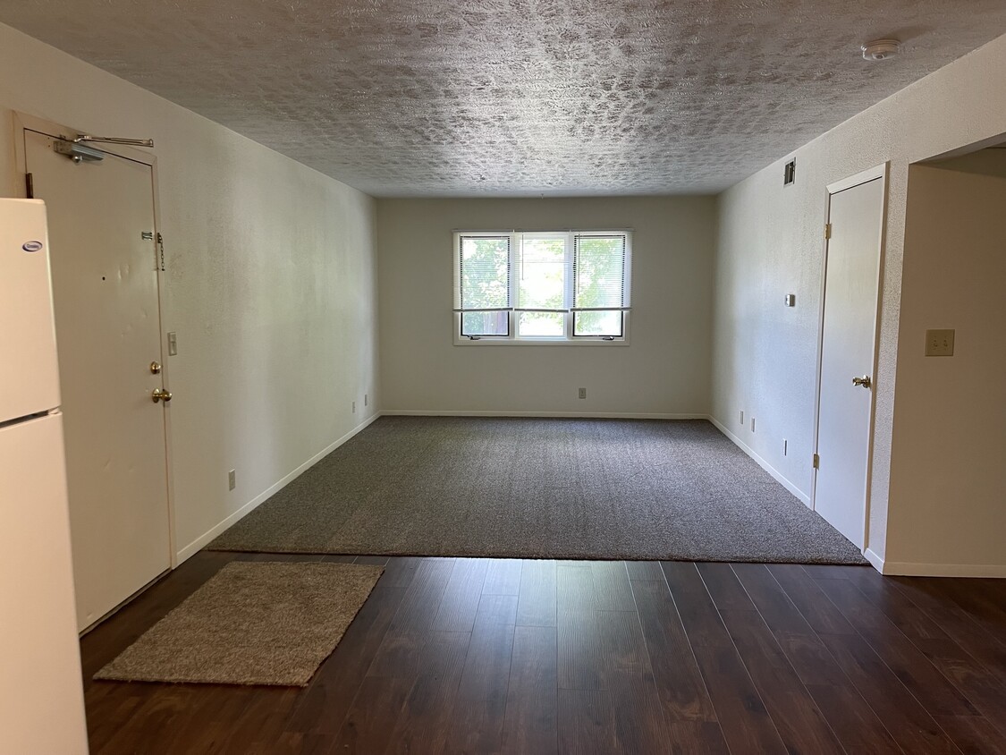 Living Room - 1912 Tracy Dr