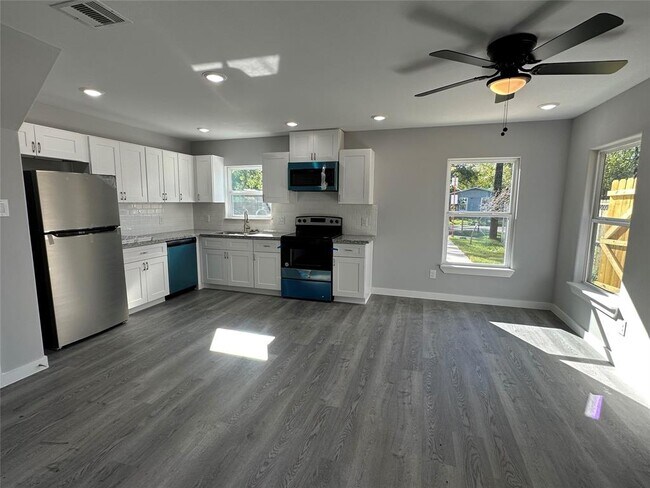 Building Photo - 8027 Record St