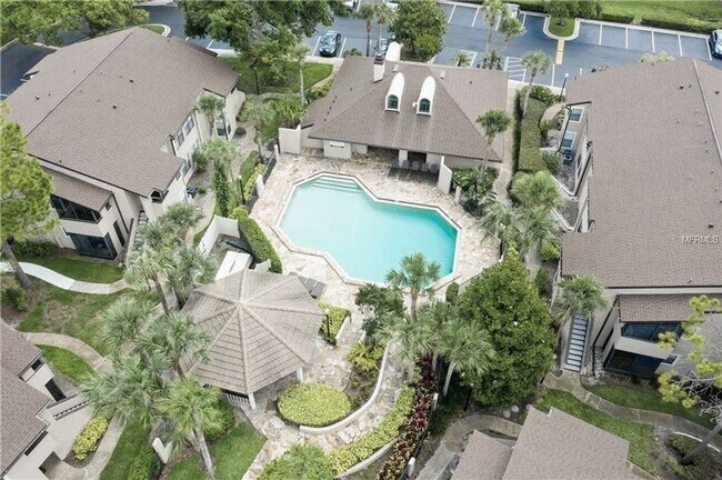 Building Photo - Gorgeous first floor 2/2 condo x Rent @  W...