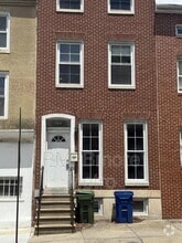Building Photo - 922 W Lombard St