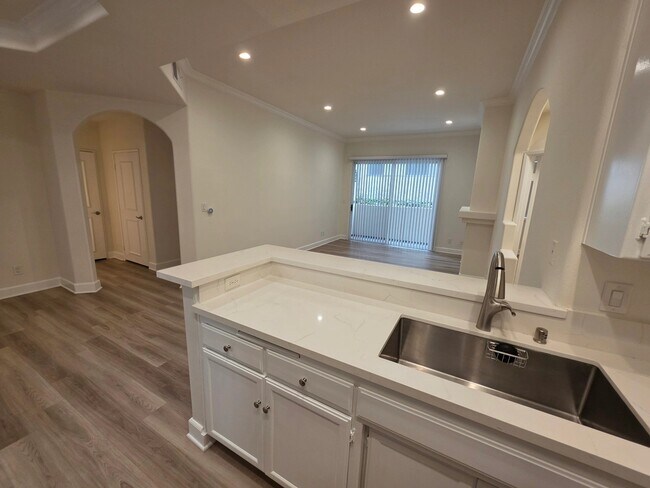 Foto del edificio - 2669 S Barrington Ave