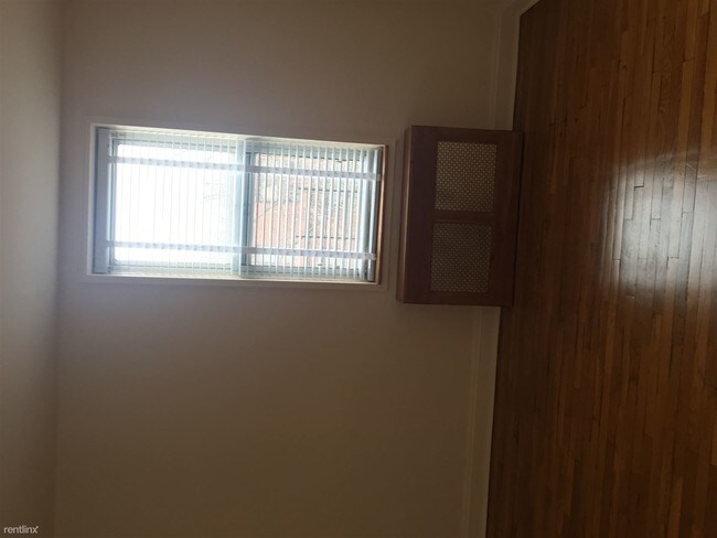 Foto del edificio - 2 br, 1 bath  - 8319 141st St