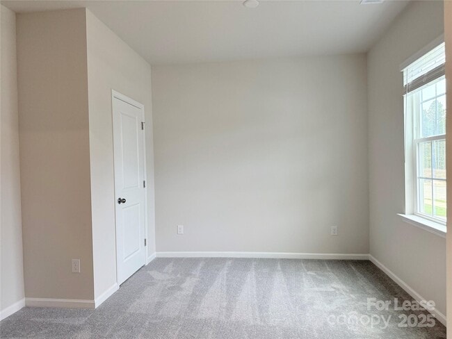 Building Photo - 6337 Fairfax Ct