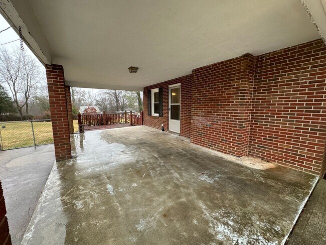 Building Photo - Spacious two story house on McConville Rd.