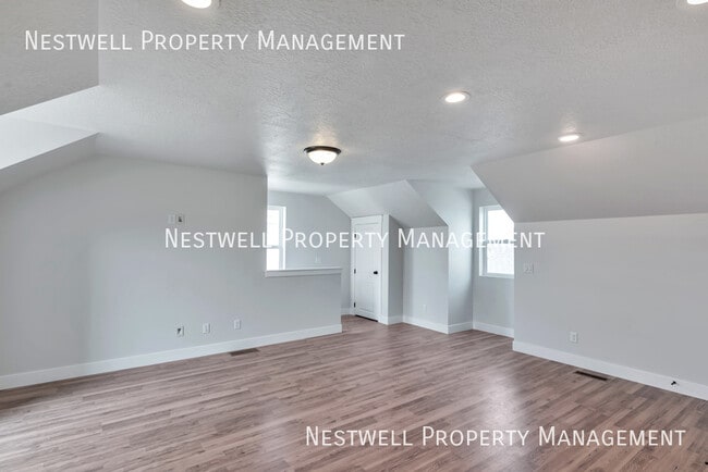Building Photo - 11102 S Holly Springs Dr