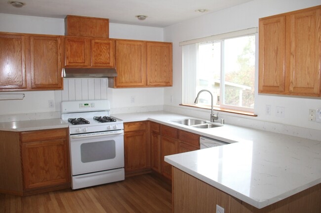 Building Photo - 4006 S 126th St