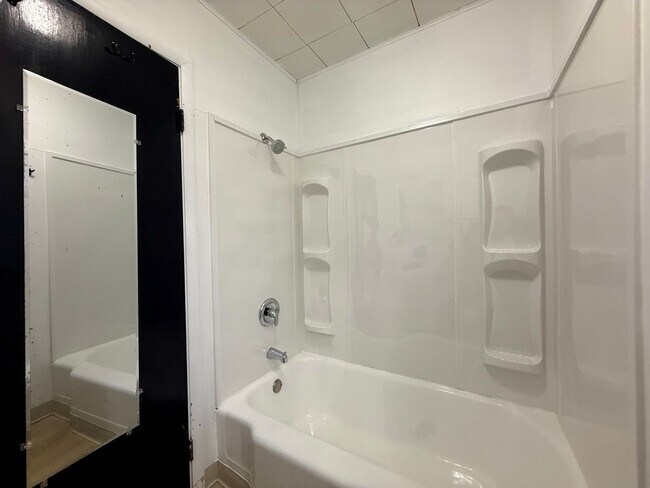 Foto del edificio - Three Bedroom Home in Muskegon