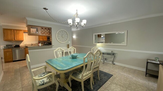 Photo - Charming 2/2 Seasonal Rental in Sarasota –... Apartment