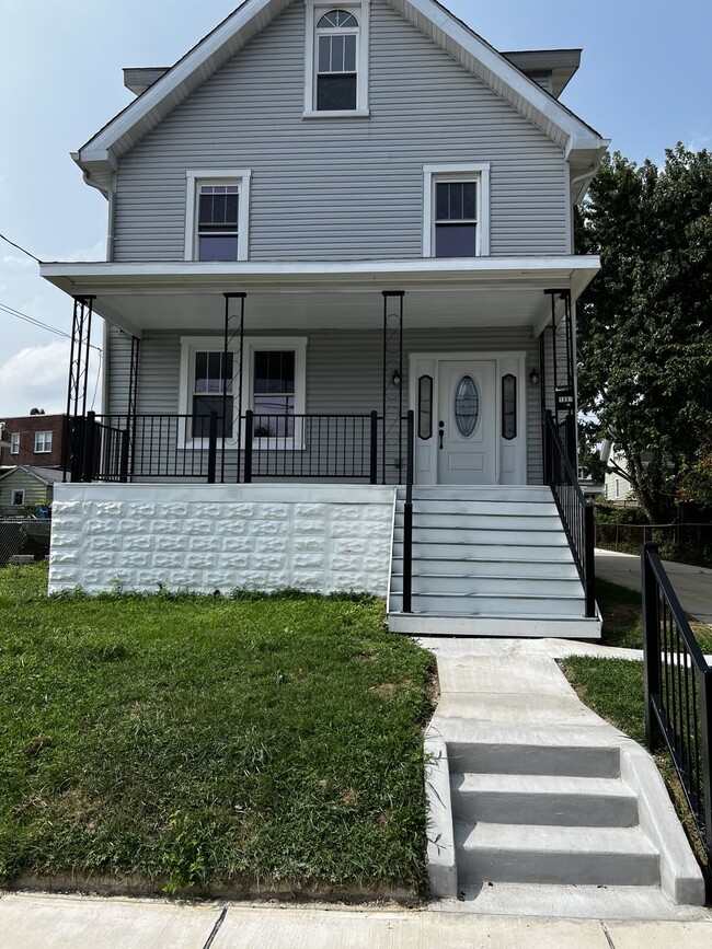Building Photo - 1337 Poplar Ave
