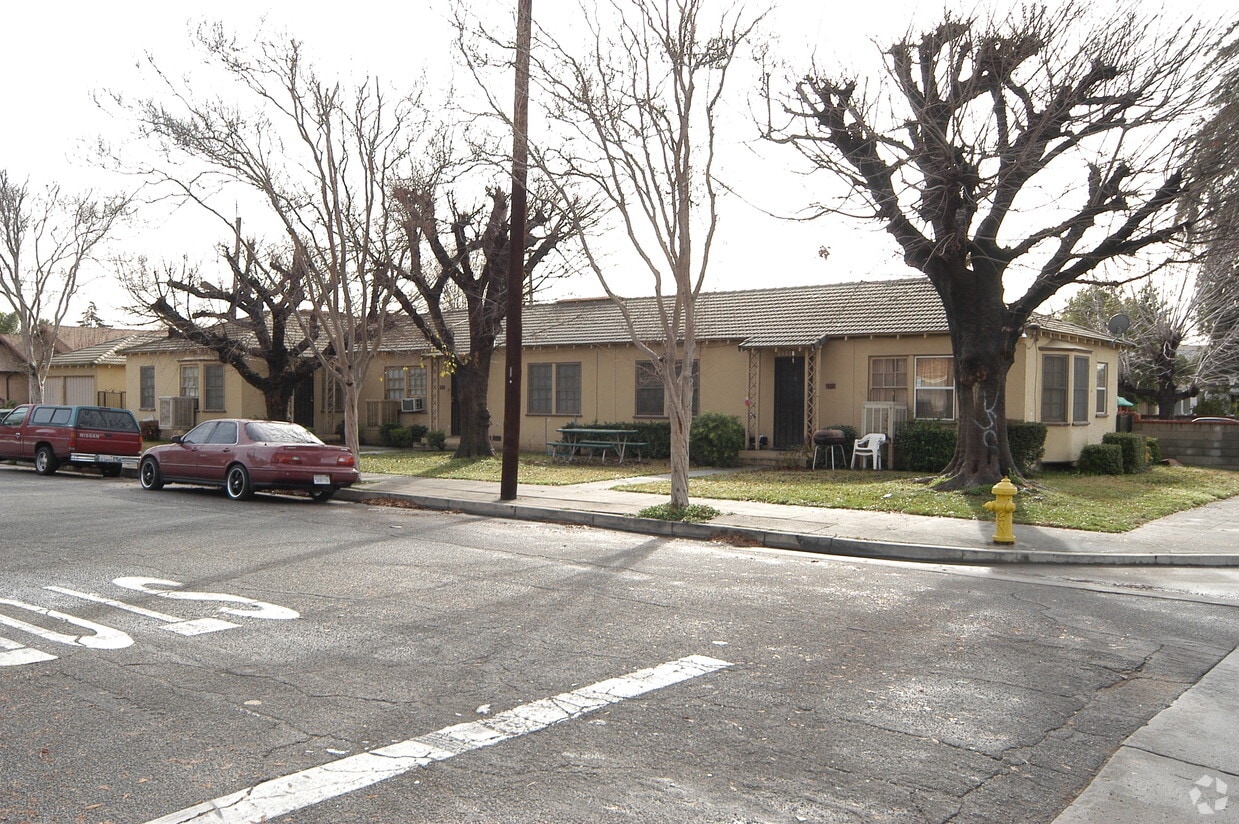 Building Photo - 587-595 W Magnolia Ave