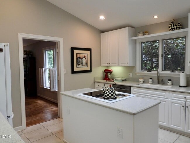 Building Photo - 531 Weathersfield