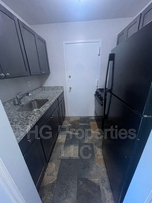 Foto del edificio - 610 E Front St