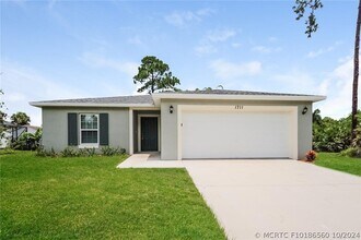 Building Photo - 1711 SW Dove Ln