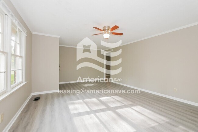 Foto del edificio - 5434 Lake Dr