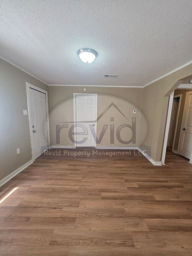 Foto del edificio - 4 bedroom home in Memphis!