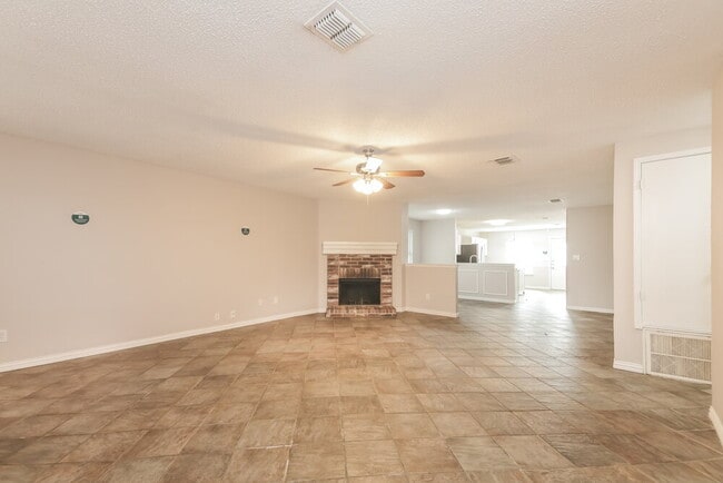 Foto del edificio - 4407 Cedar Crest Dr