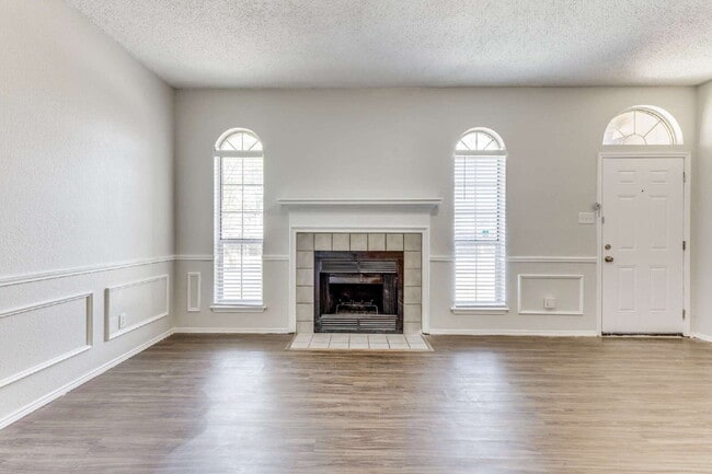 Foto del edificio - Easy Access to Highways with this 3BR in Arlington
