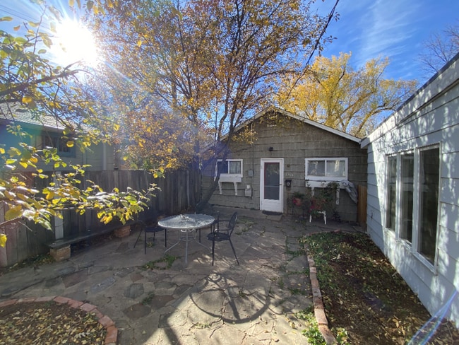 Building Photo - 521 S Bryan Ave