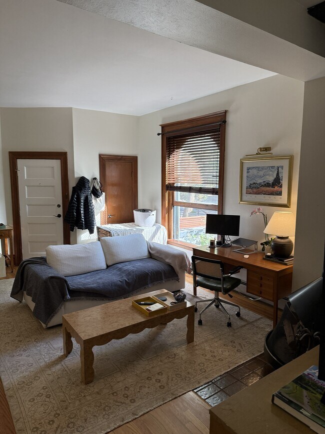 Sala de estar - 1373 N Franklin St