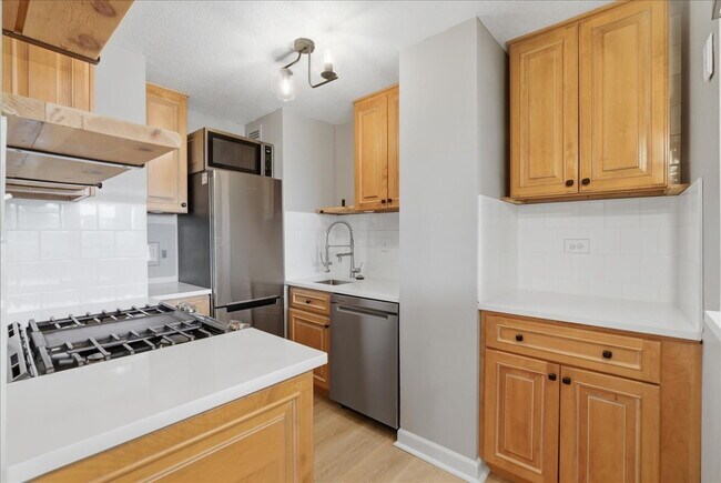 Foto del edificio - Sophisticated High-Rise Living in Prime Arlington Location